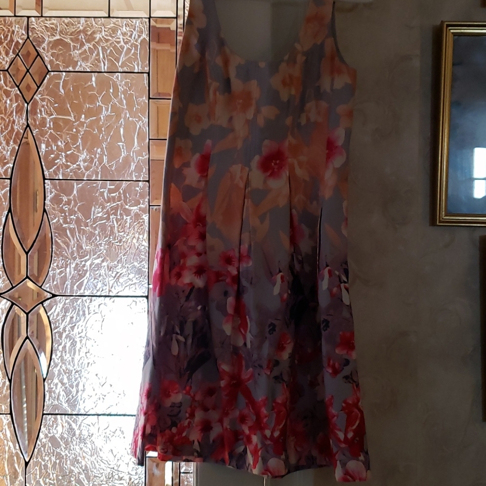 Dress - Picture 2 of 6